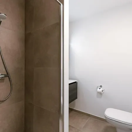 Huswell - Stylish New - Free Parking *