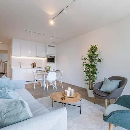 Huswell - Stylish New - Free Parking Apartment *