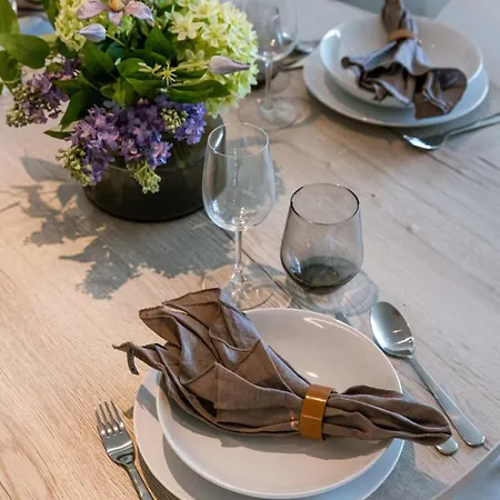 Huswell - Stylish New - Free Parking Apartment Ostend