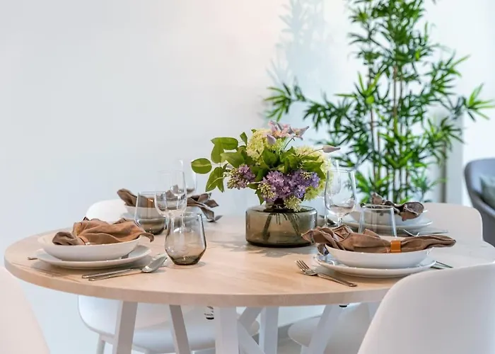 Huswell - Stylish New - Free Parking Appartement